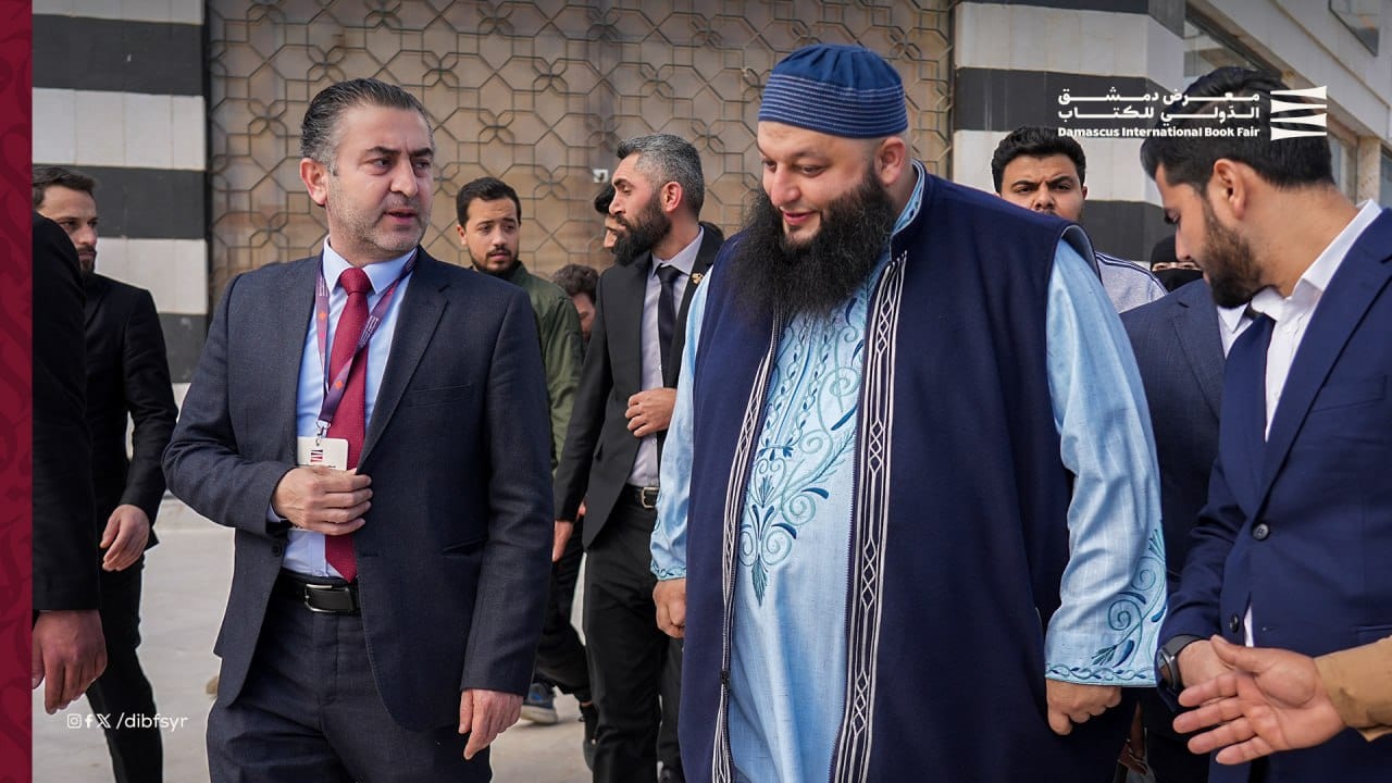 A visit by Sheikh Alaa Jaber to the halls of the book fair