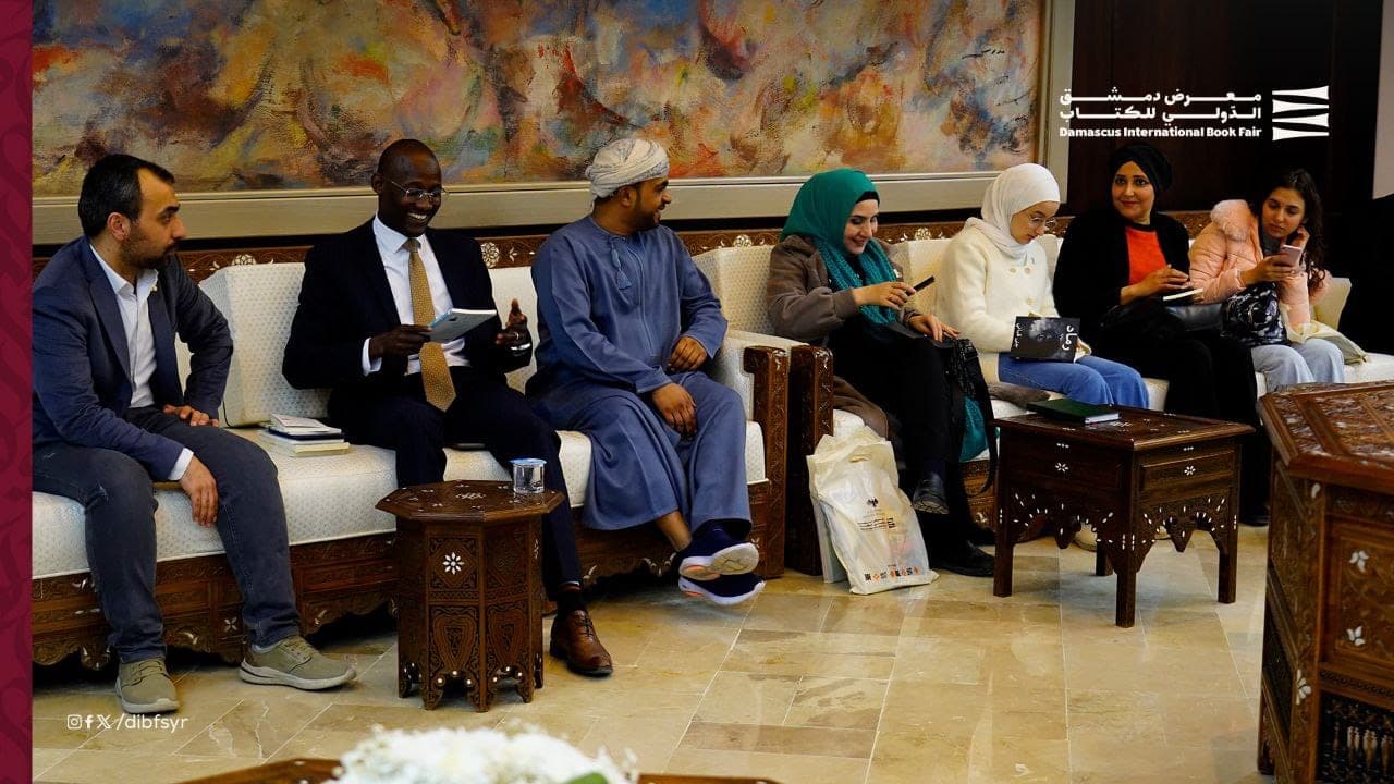 The Minister of Culture receives a delegation from the Sudanese Embassy at the book fair.