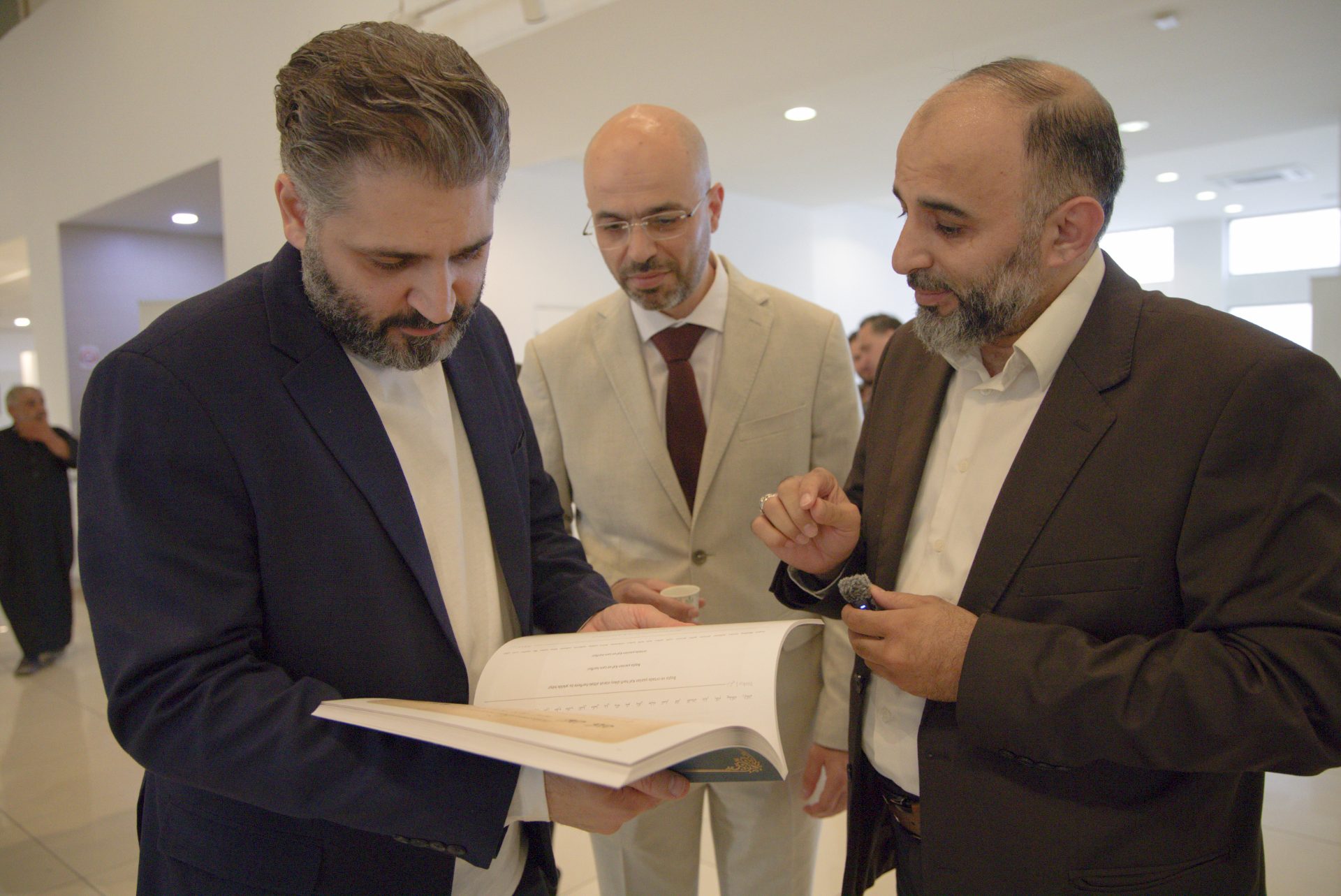 Between the letter and its people, the Minister of Culture follows up on the workshops of the Syrian Forum for the Art of Arabic Calligraphy and Ornamentation - 1