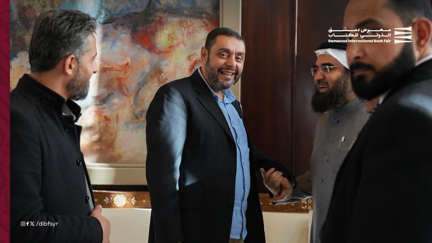 يتألق الكاتب "أيمن العتوم" بحضوره في معرض الكتاب
